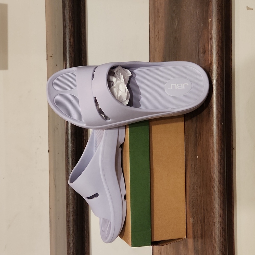 JBU by Jambu. Slide sandals. Size 9. New In Box. Beautiful Lilac.